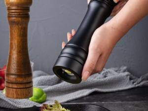 Solid Wood Pepper /Spice Grinder